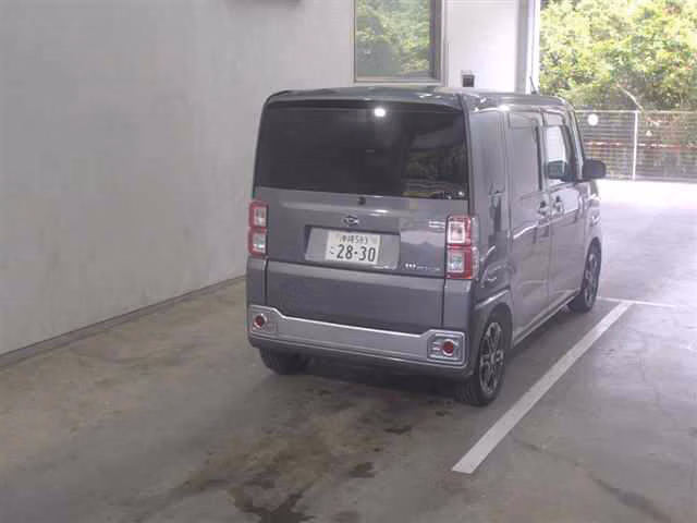 DAIHATSU WAKE