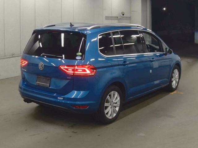 VOLKSWAGEN TOURAN