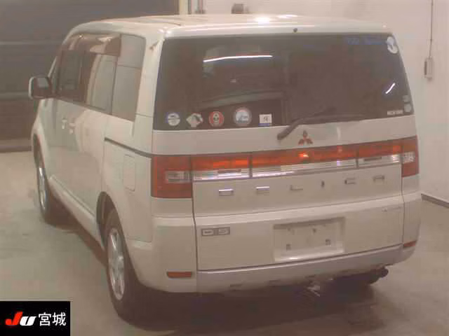 MITSUBISHI DELICA D:5