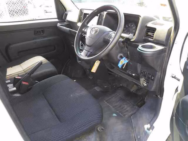 TOYOTA PIXIS VAN