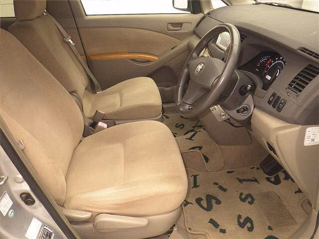 TOYOTA ISIS