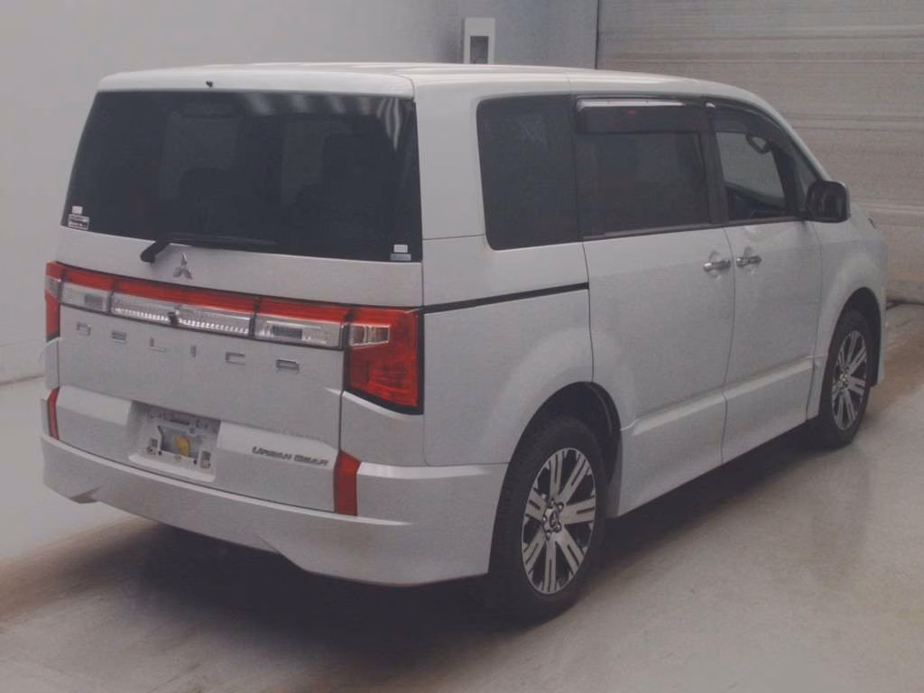 MITSUBISHI DELICA D:5