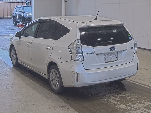 TOYOTA PRIUS ALPHA