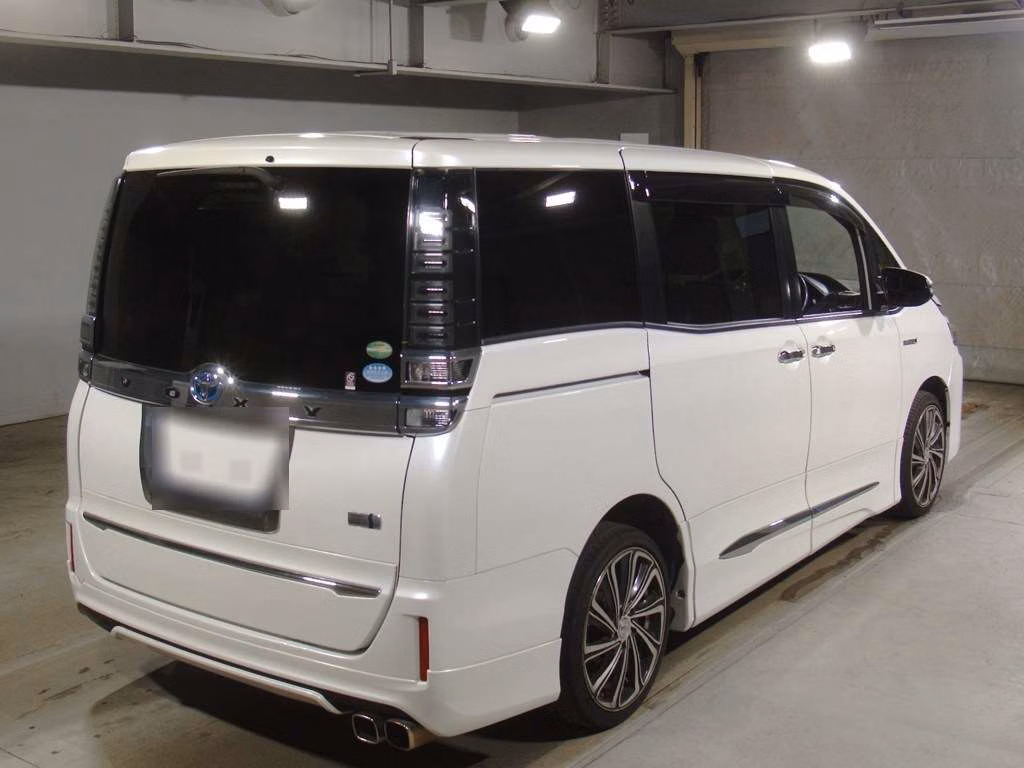 TOYOTA VOXY