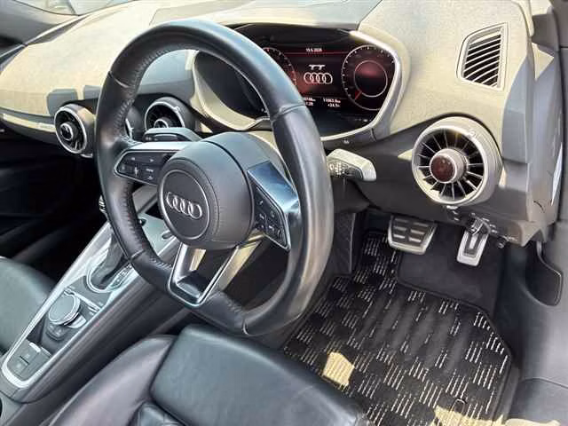 AUDI TT