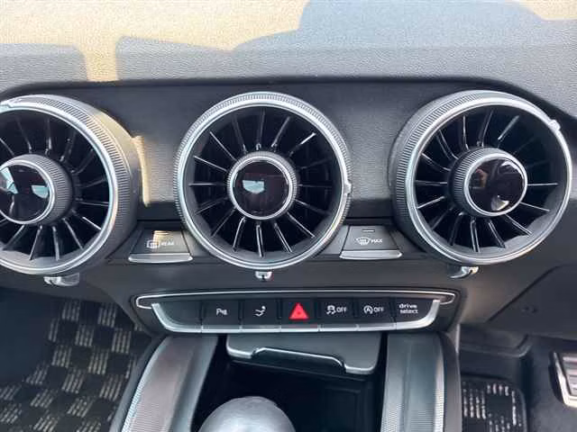 AUDI TT