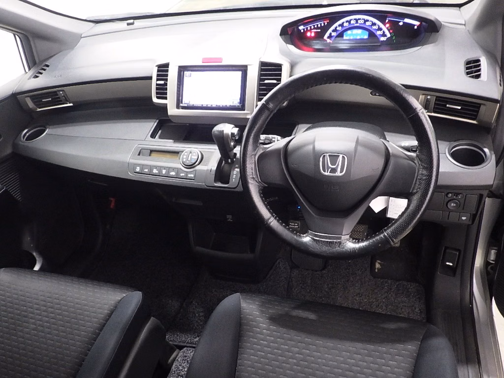 HONDA FREED SPIKE