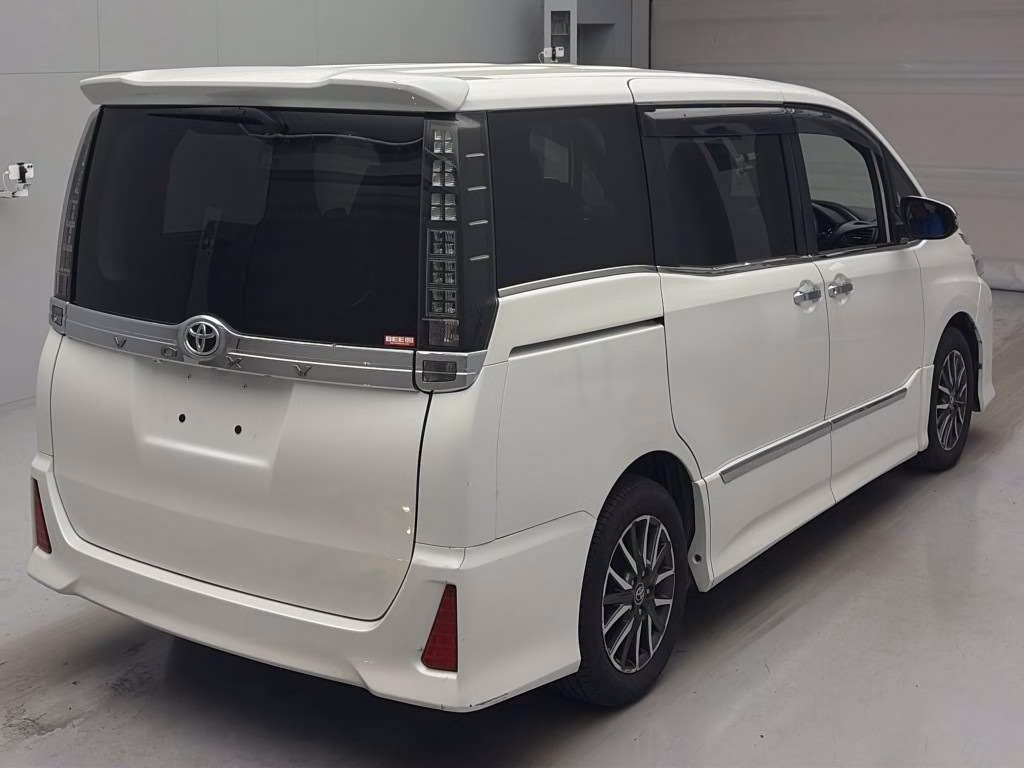 TOYOTA VOXY