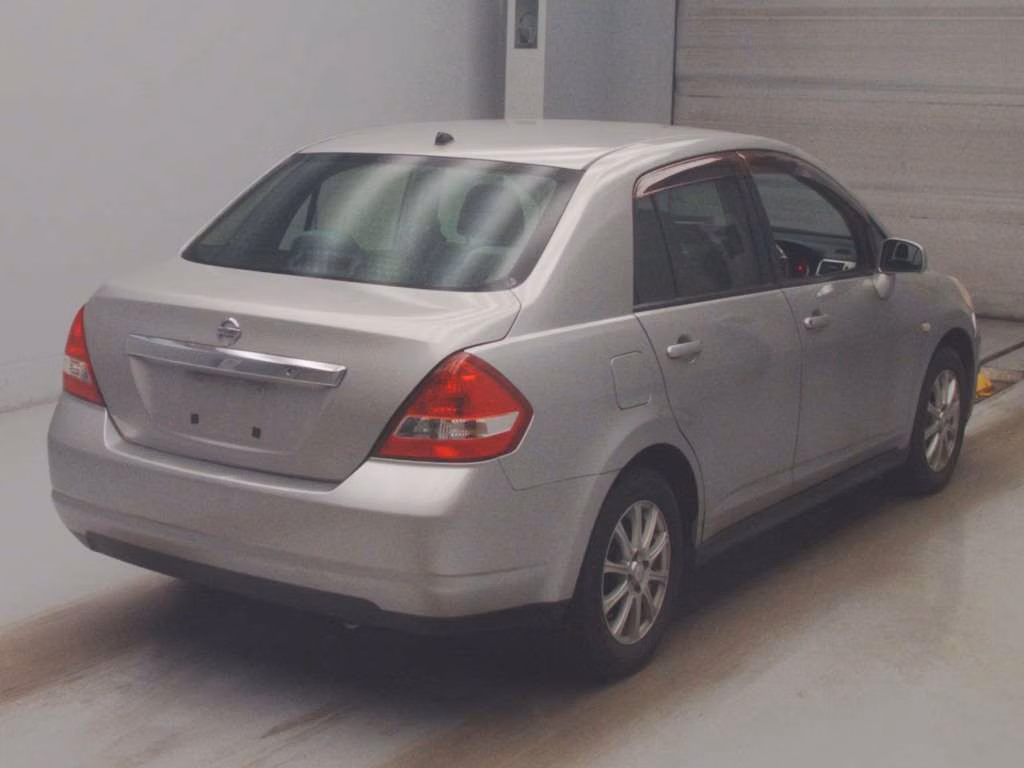 NISSAN TIIDA LATIO