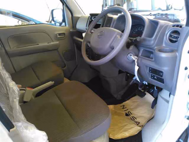 NISSAN NV100 CLIPPER