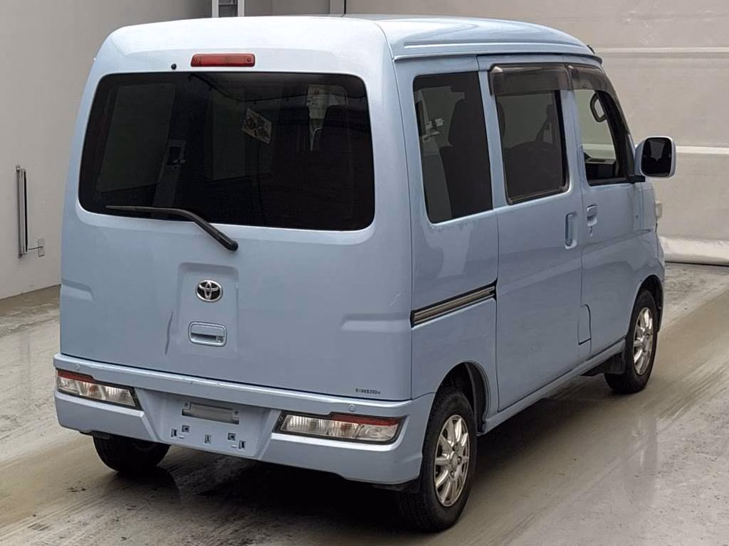 TOYOTA PIXIS VAN