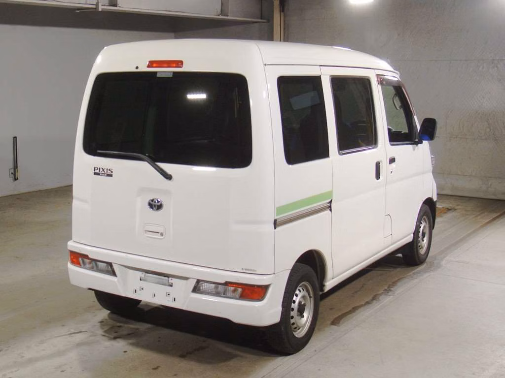 TOYOTA PIXIS VAN