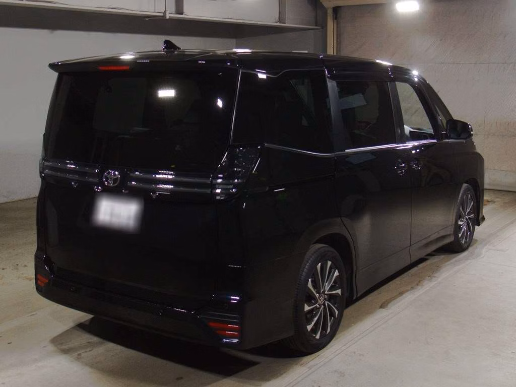 TOYOTA VOXY