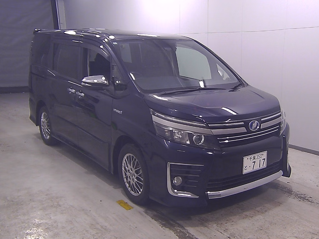 TOYOTA VOXY