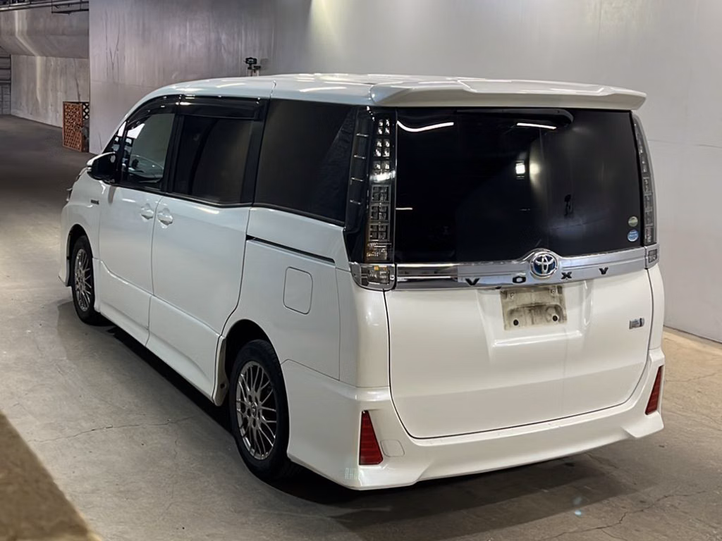 TOYOTA VOXY