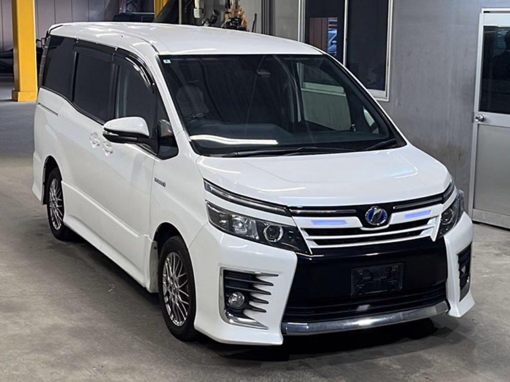 TOYOTA VOXY
