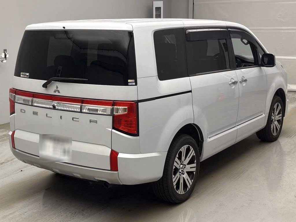 MITSUBISHI DELICA D:5