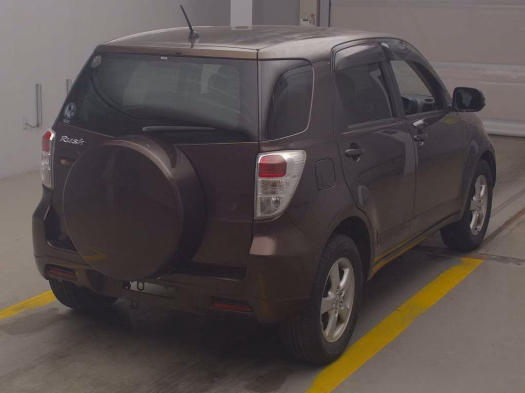 TOYOTA RUSH