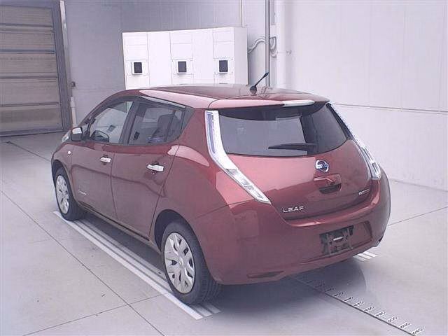 NISSAN LEAF