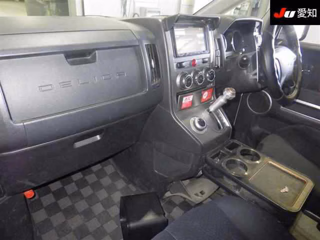 MITSUBISHI DELICA D:5