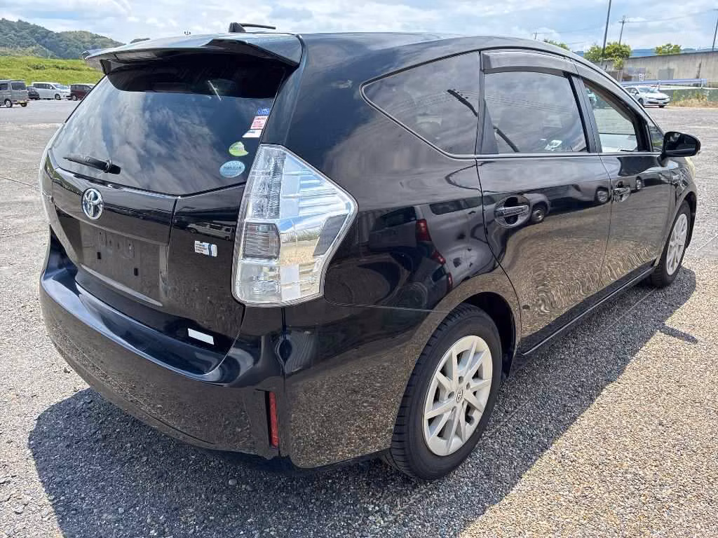 TOYOTA PRIUS ALPHA
