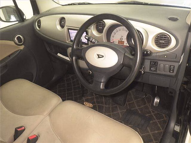 DAIHATSU MOVE LATTE