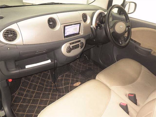 DAIHATSU MOVE LATTE