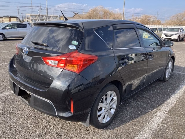 TOYOTA AURIS