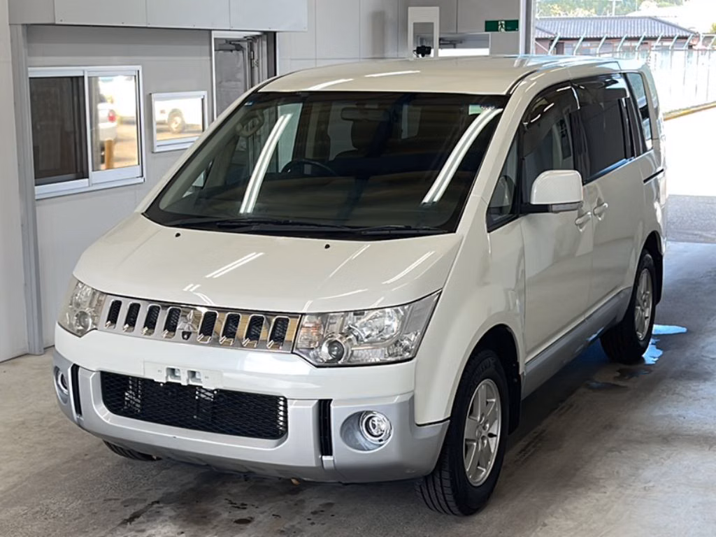 MITSUBISHI DELICA D:5