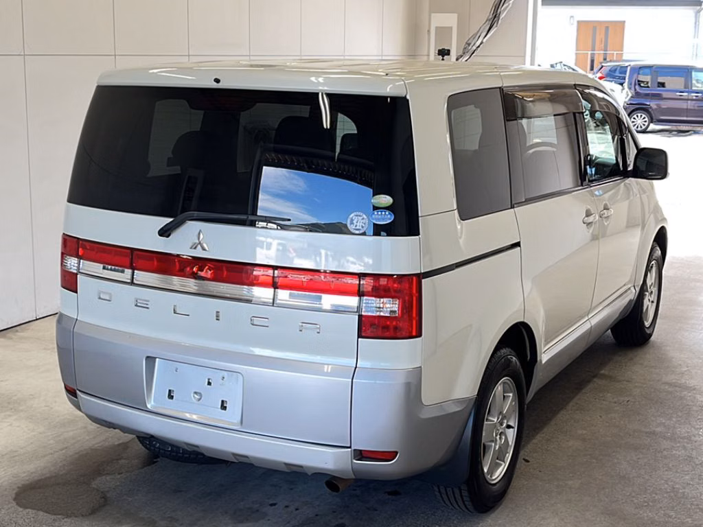 MITSUBISHI DELICA D:5