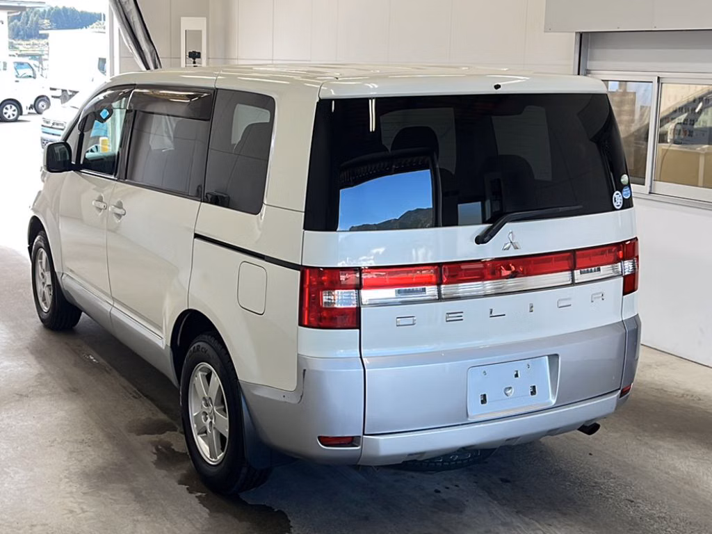 MITSUBISHI DELICA D:5
