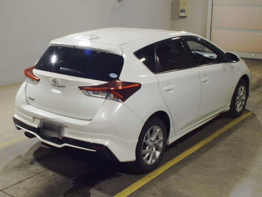 TOYOTA AURIS