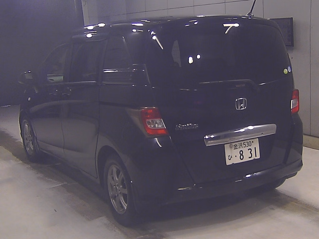 HONDA FREED SPIKE