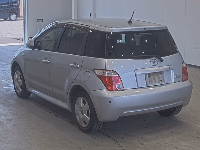 TOYOTA IST