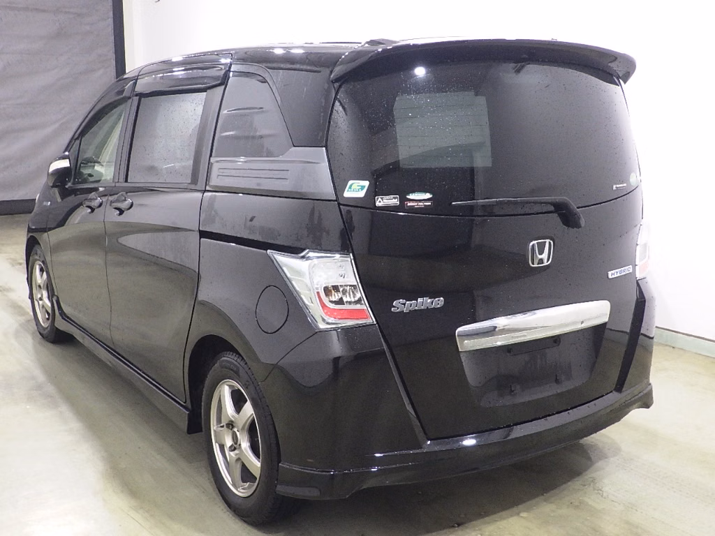 HONDA FREED SPIKE