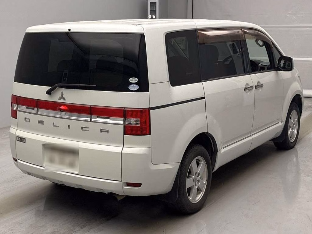MITSUBISHI DELICA D:5