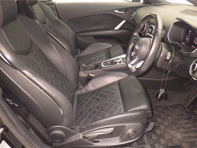AUDI TT