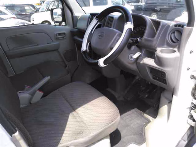NISSAN NV100 CLIPPER