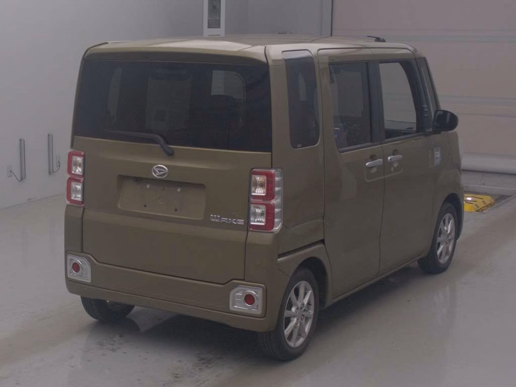 DAIHATSU WAKE