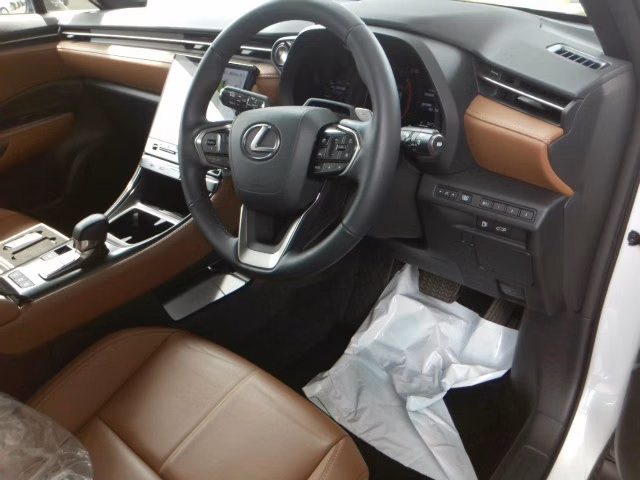 LEXUS LBX