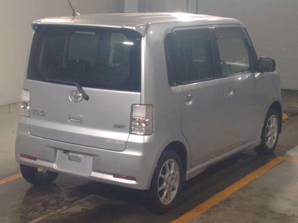 TOYOTA PIXIS SPACE
