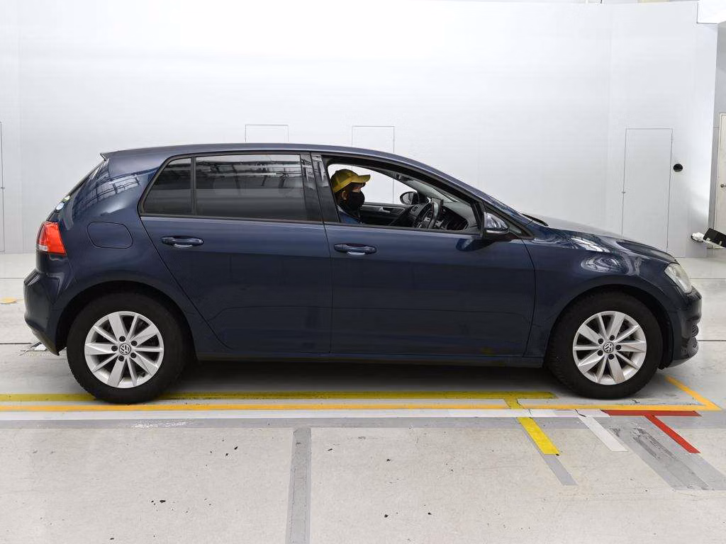VOLKSWAGEN GOLF