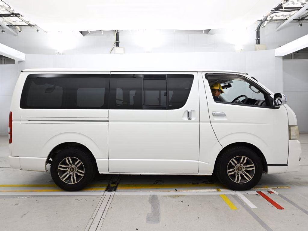 TOYOTA REGIUS ACE
