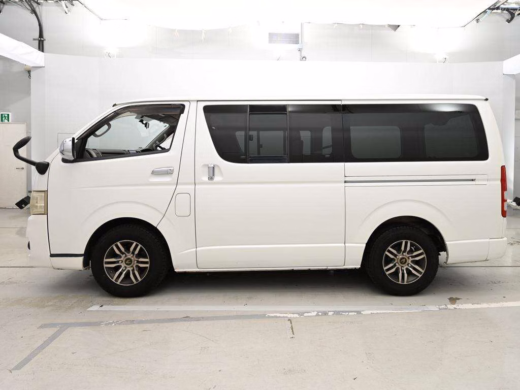 TOYOTA REGIUS ACE