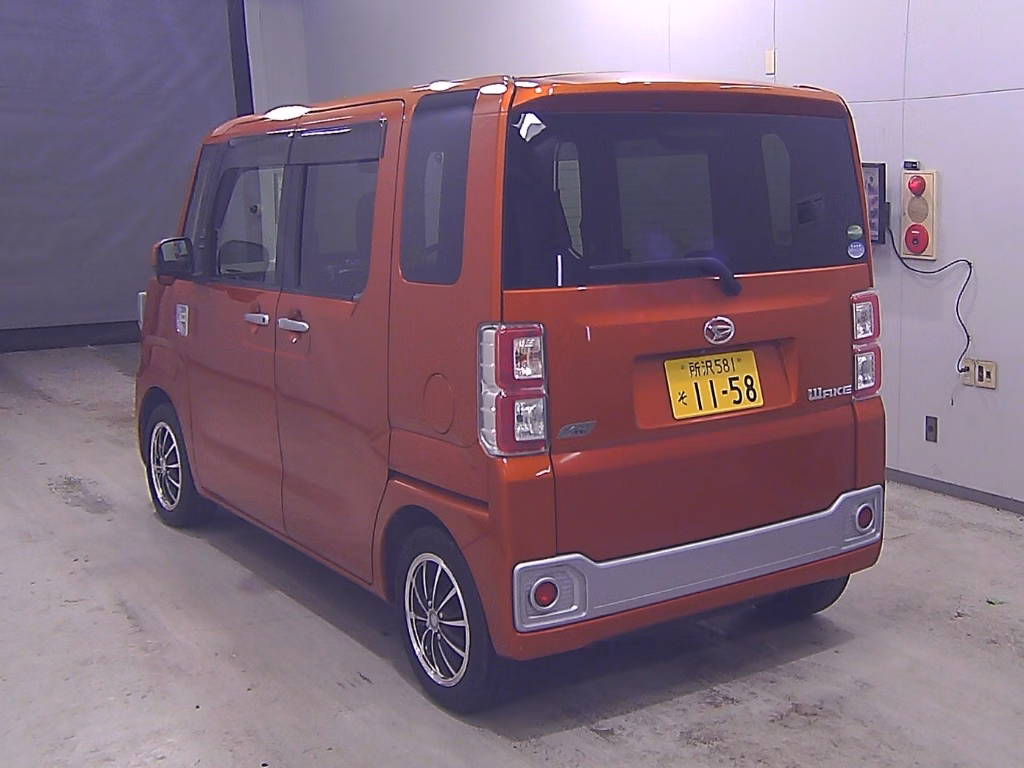DAIHATSU WAKE