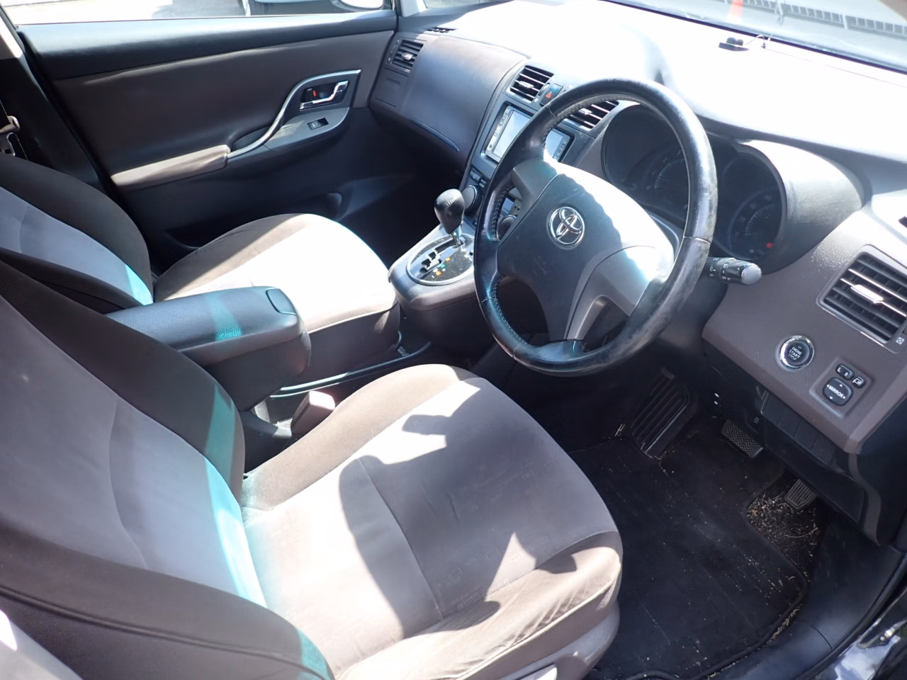 TOYOTA MARK X ZIO