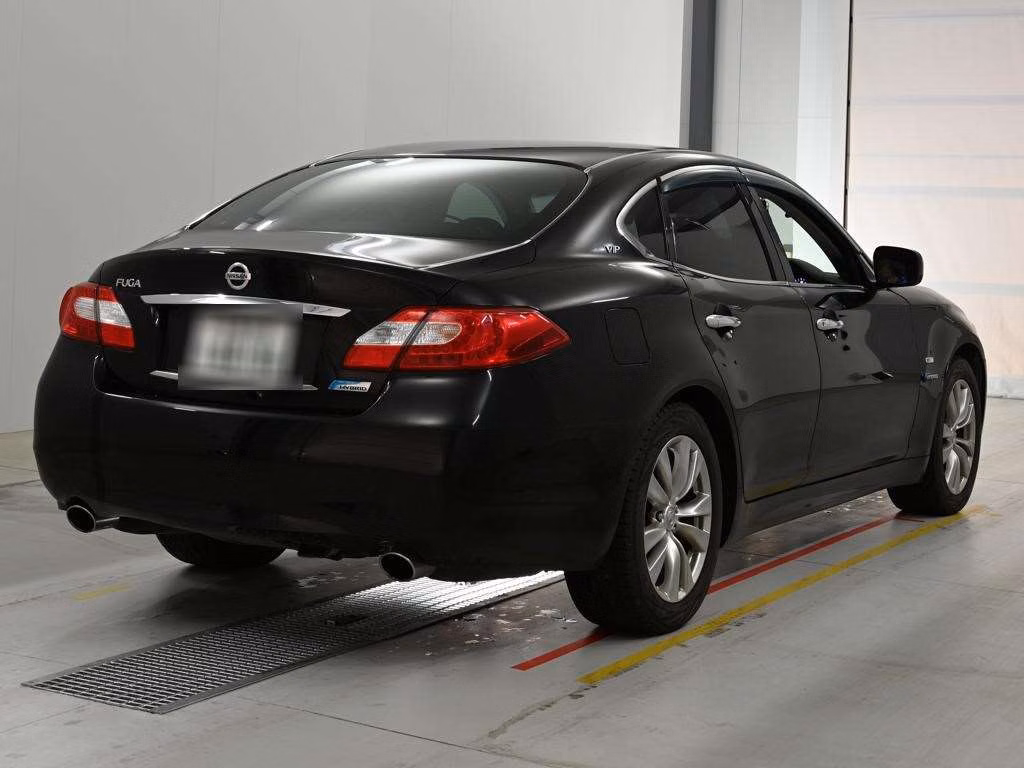 NISSAN FUGA