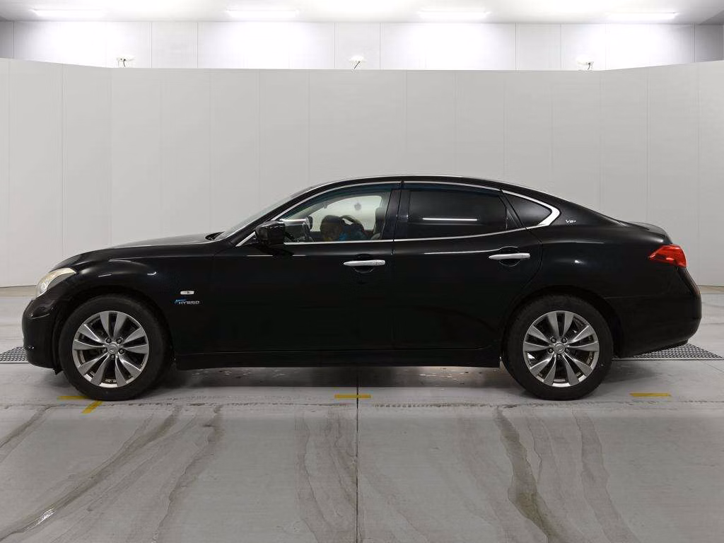 NISSAN FUGA