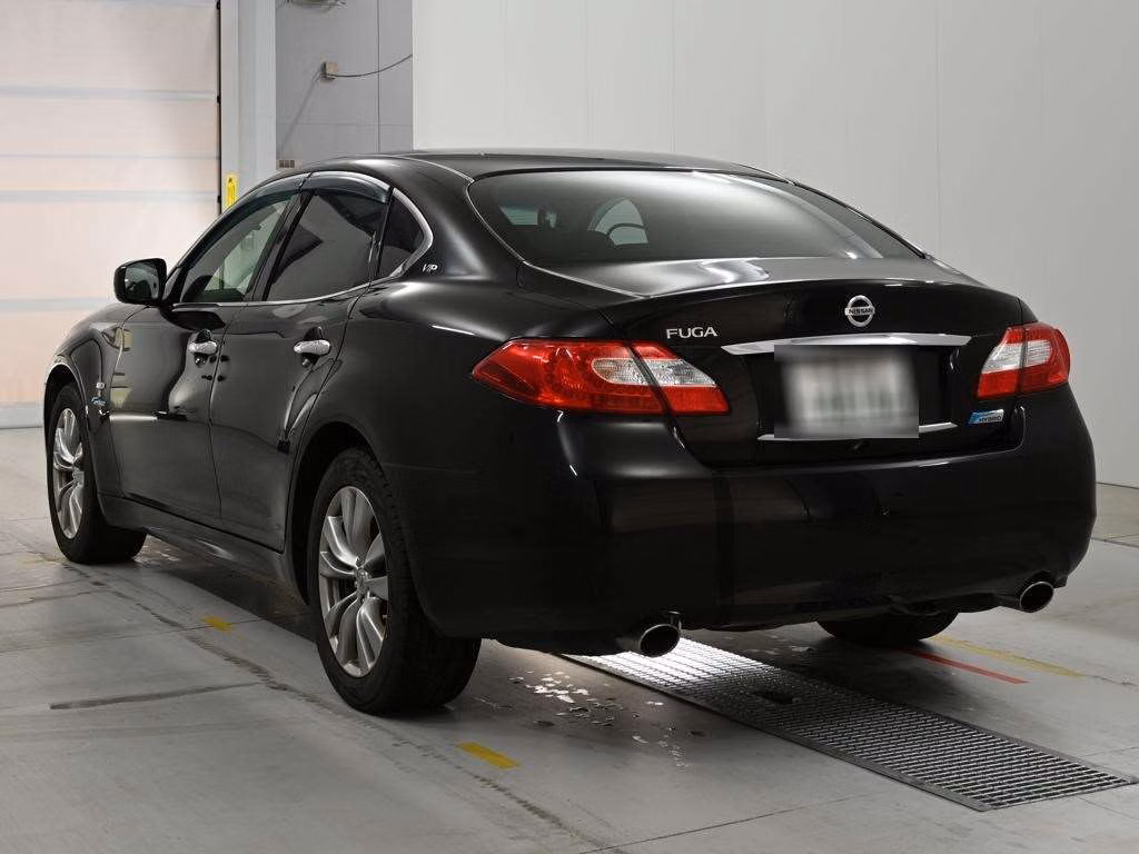 NISSAN FUGA