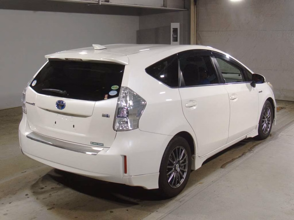 TOYOTA PRIUS ALPHA